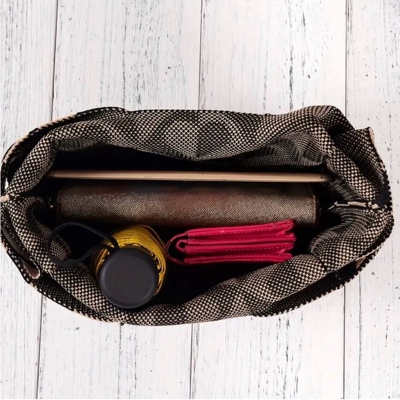 🆕 Boho Knitted Heart Tote - Picture 3 of 4